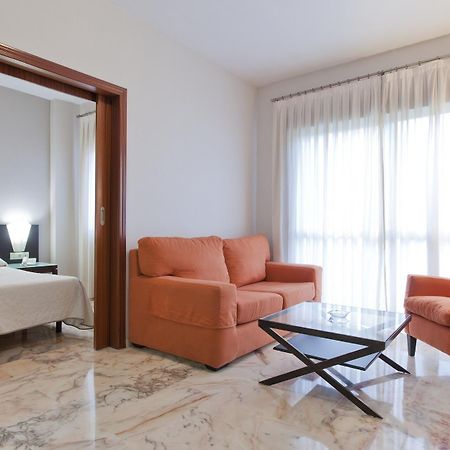 Apartamentos Vertice Bib Rambla Sevilla Bagian luar foto