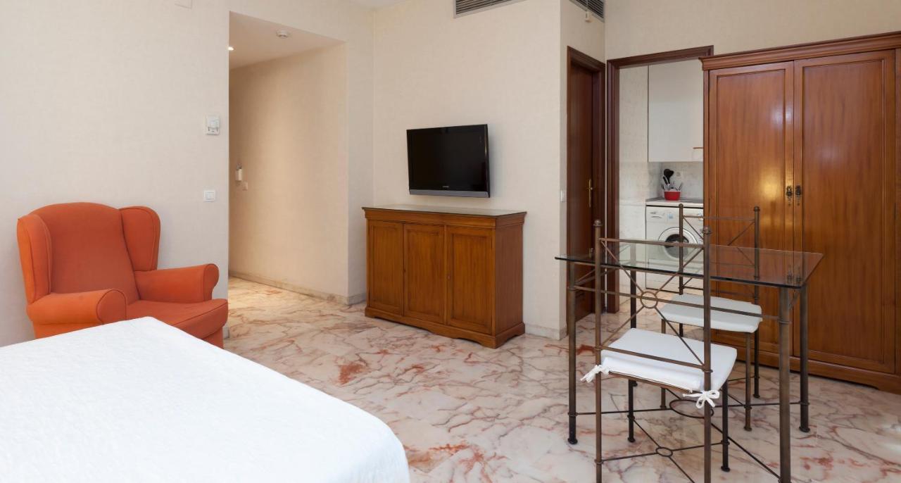 Apartamentos Vertice Bib Rambla Sevilla Bagian luar foto
